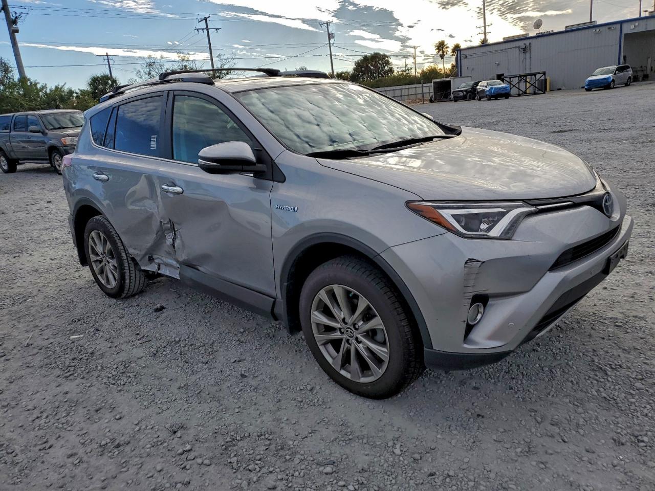 2017 TOYOTA RAV4 HV LIMITED photo 4