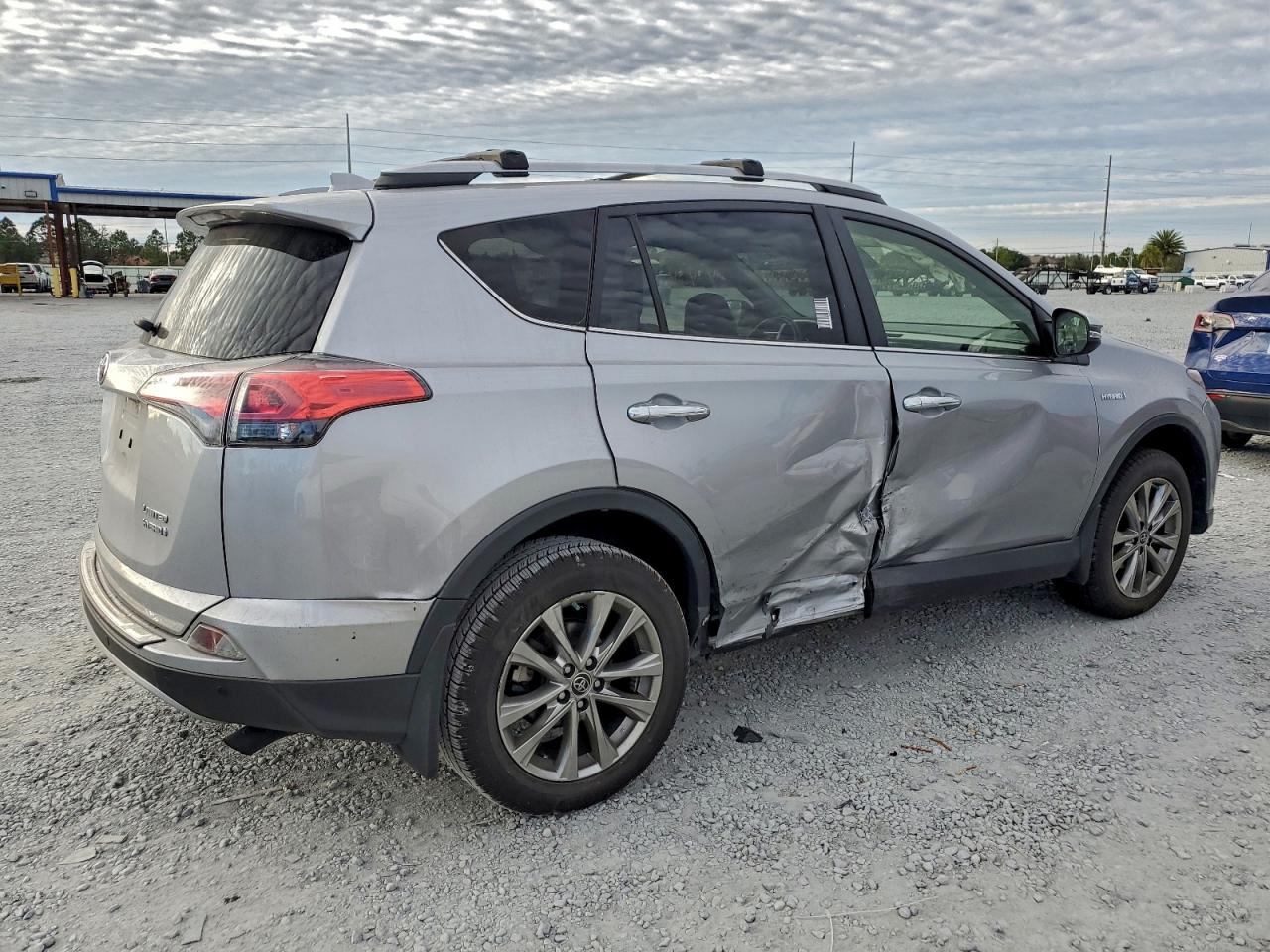 2017 TOYOTA RAV4 HV LIMITED photo 3
