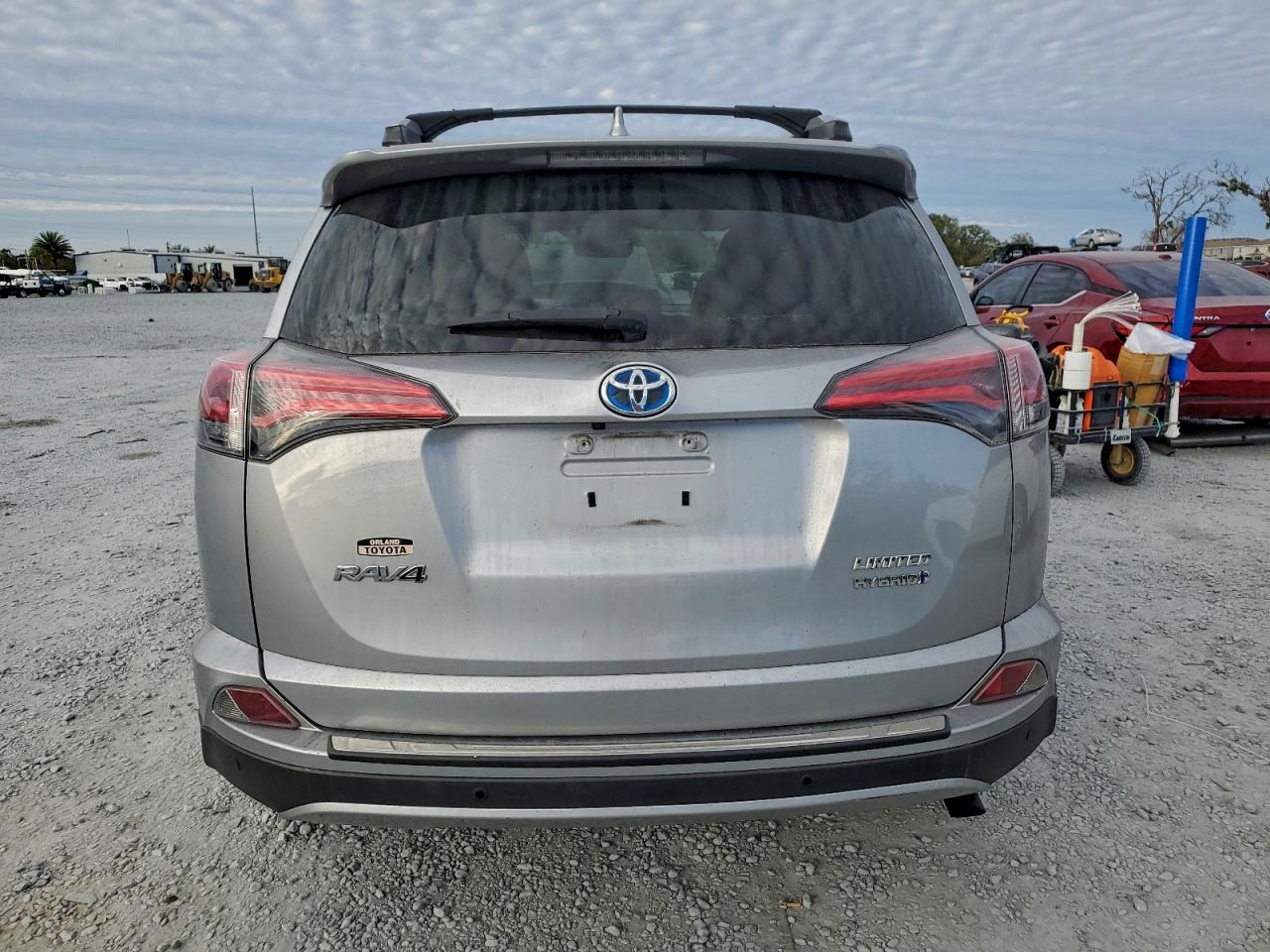 2017 TOYOTA RAV4 HV LIMITED photo 6