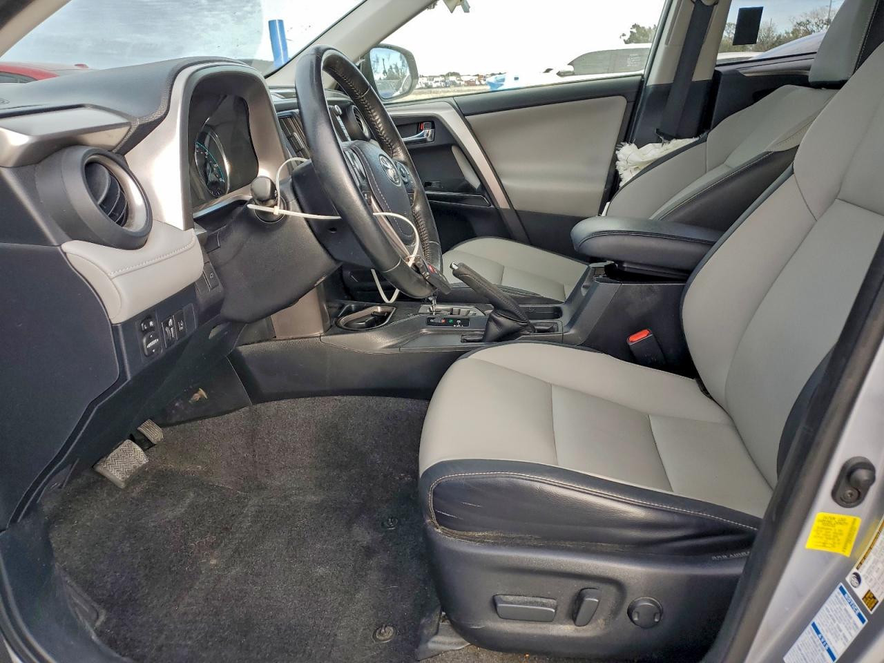 2017 TOYOTA RAV4 HV LIMITED photo 7