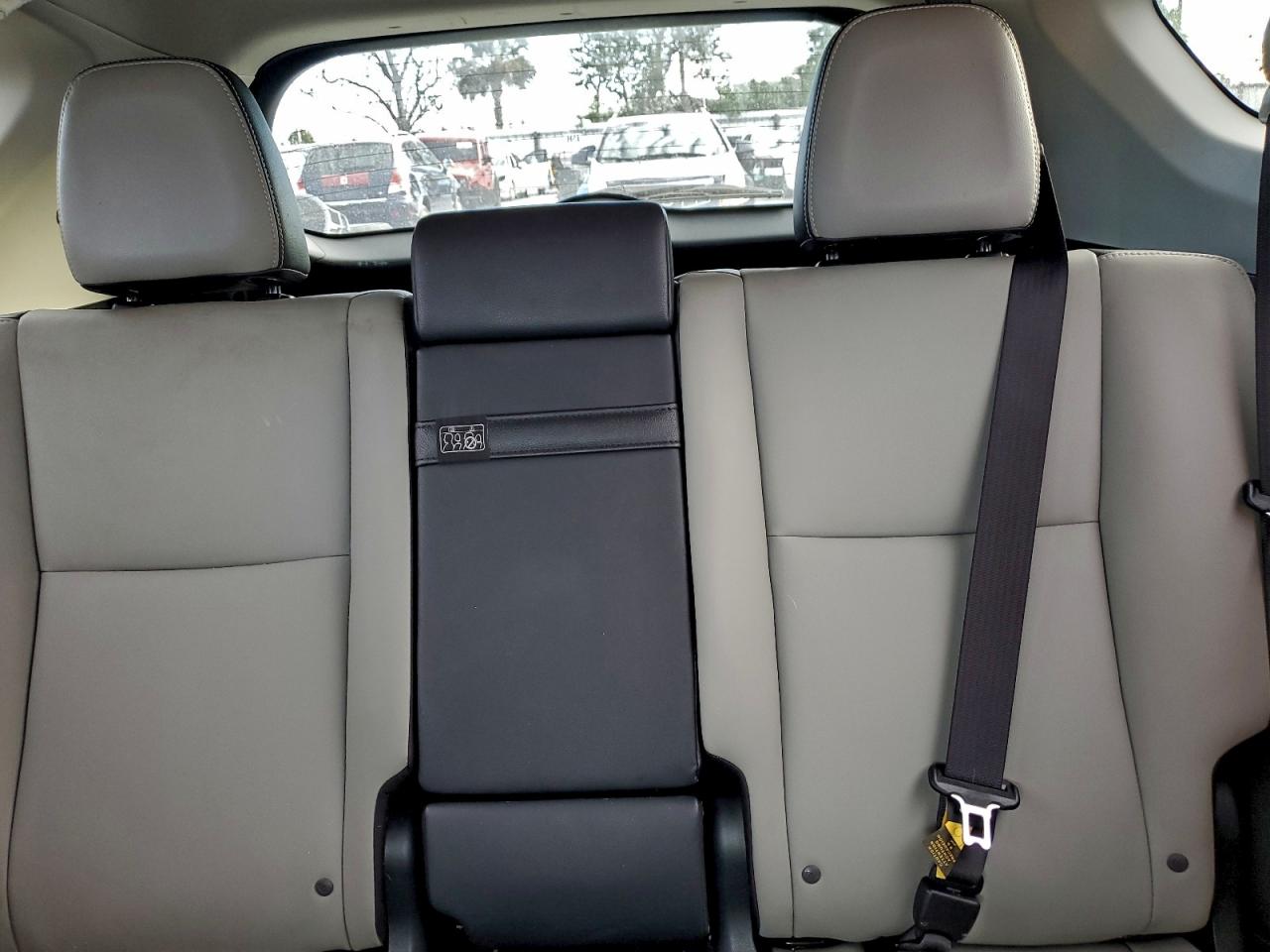 2017 TOYOTA RAV4 HV LIMITED photo 10
