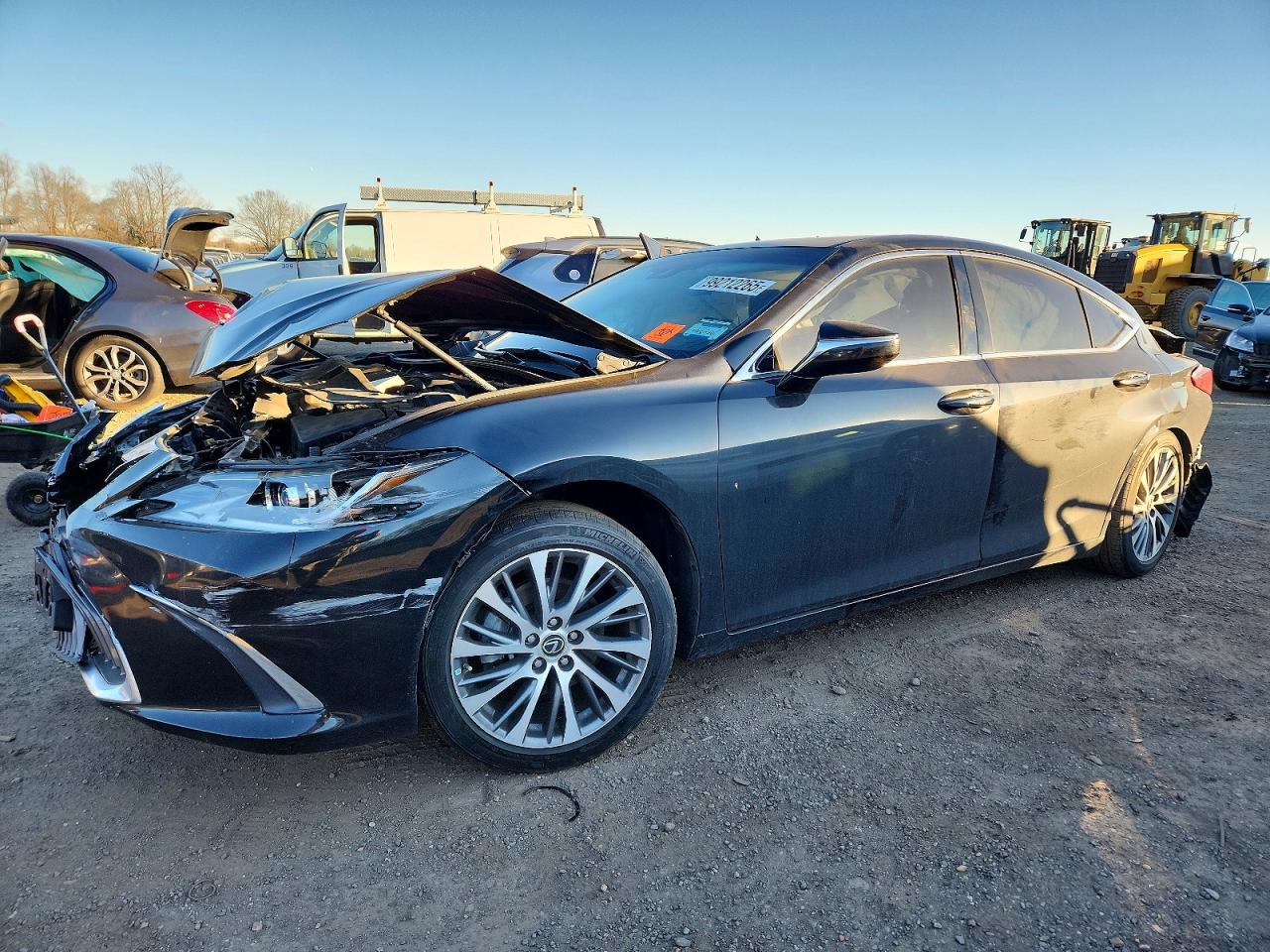 2019 LEXUS ES