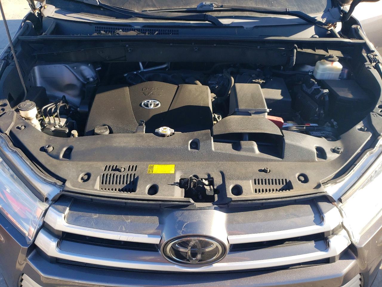 2018 TOYOTA HIGHLANDER SE photo 12