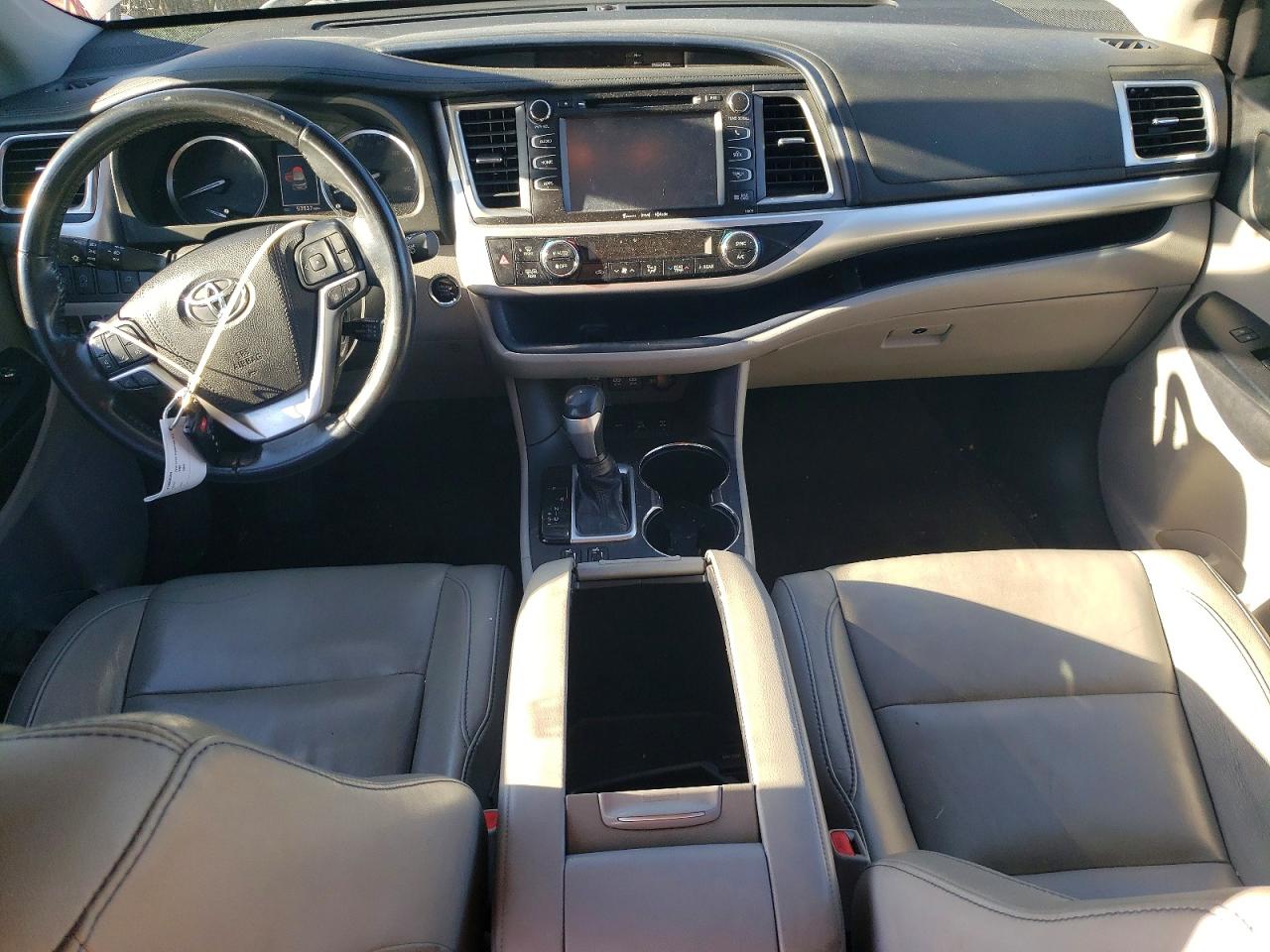 2018 TOYOTA HIGHLANDER SE photo 8