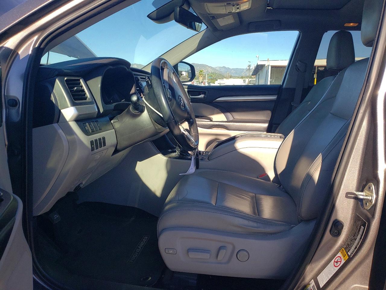 2018 TOYOTA HIGHLANDER SE photo 7