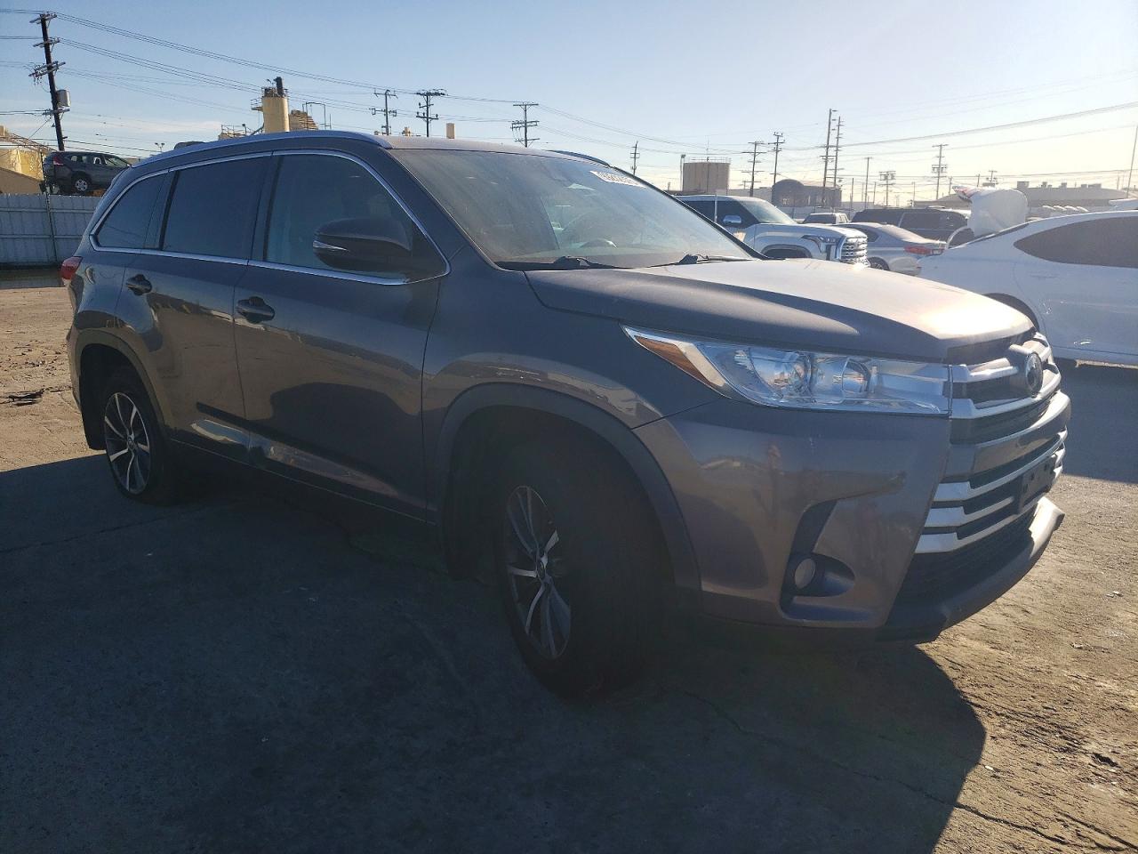 2018 TOYOTA HIGHLANDER SE photo 4