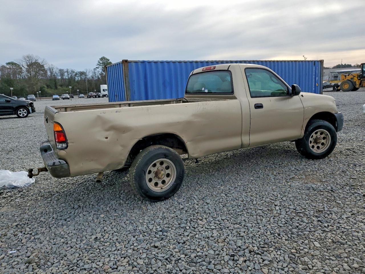 2004 TOYOTA TUNDRA BASE photo 3