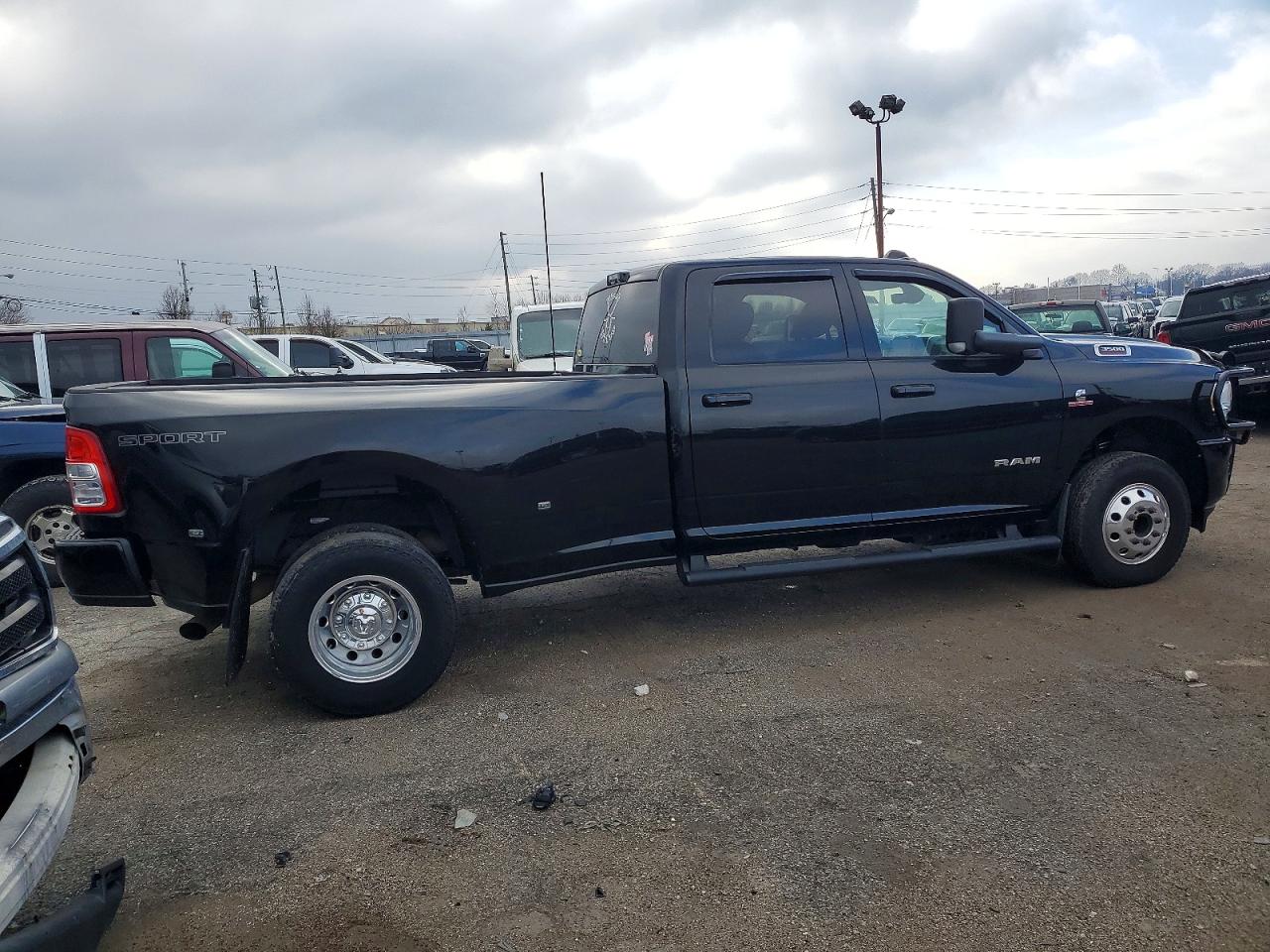 2021 RAM 3500 BIG HORN photo 3