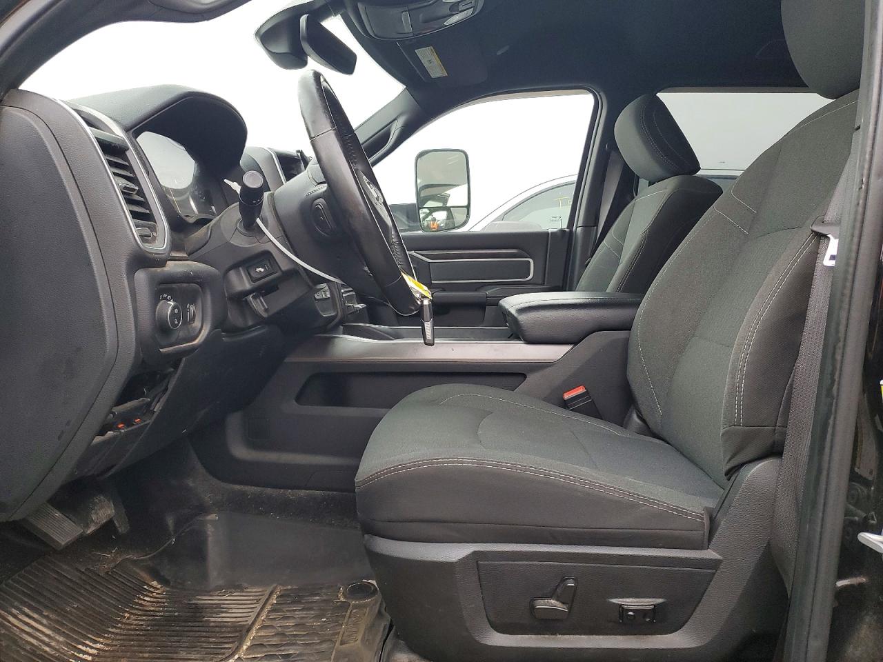 2021 RAM 3500 BIG HORN photo 7