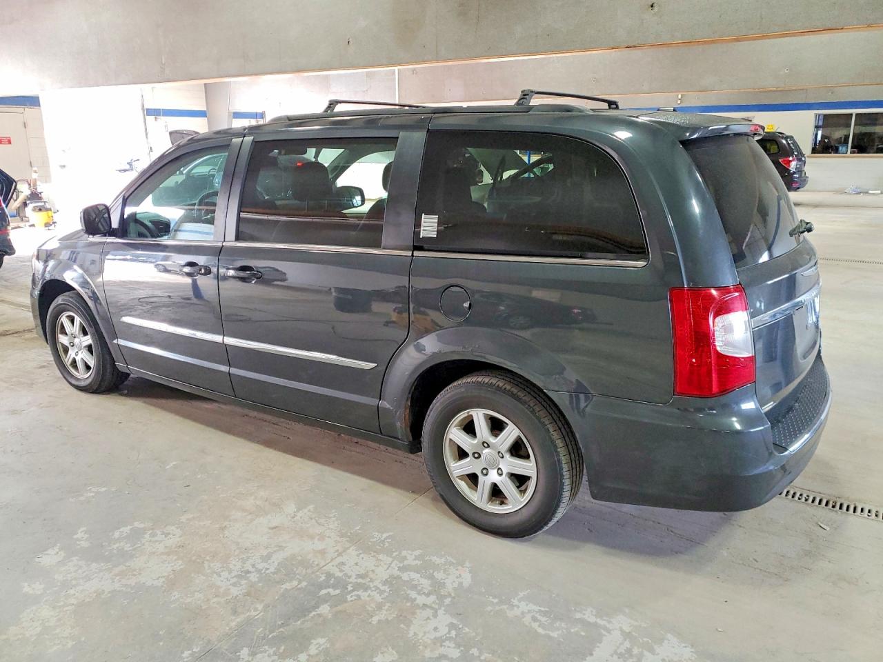 2012 CHRYSLER TOWN & COUNTRY TOURING photo 2