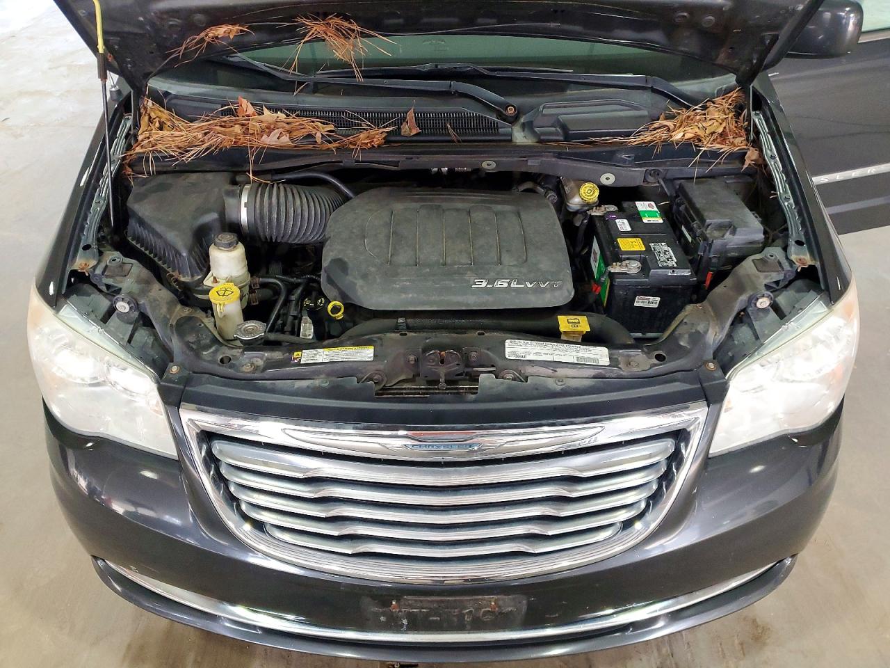 2012 CHRYSLER TOWN & COUNTRY TOURING photo 12