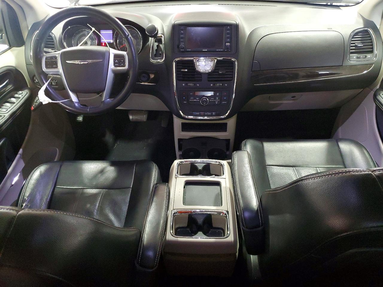 2012 CHRYSLER TOWN & COUNTRY TOURING photo 8