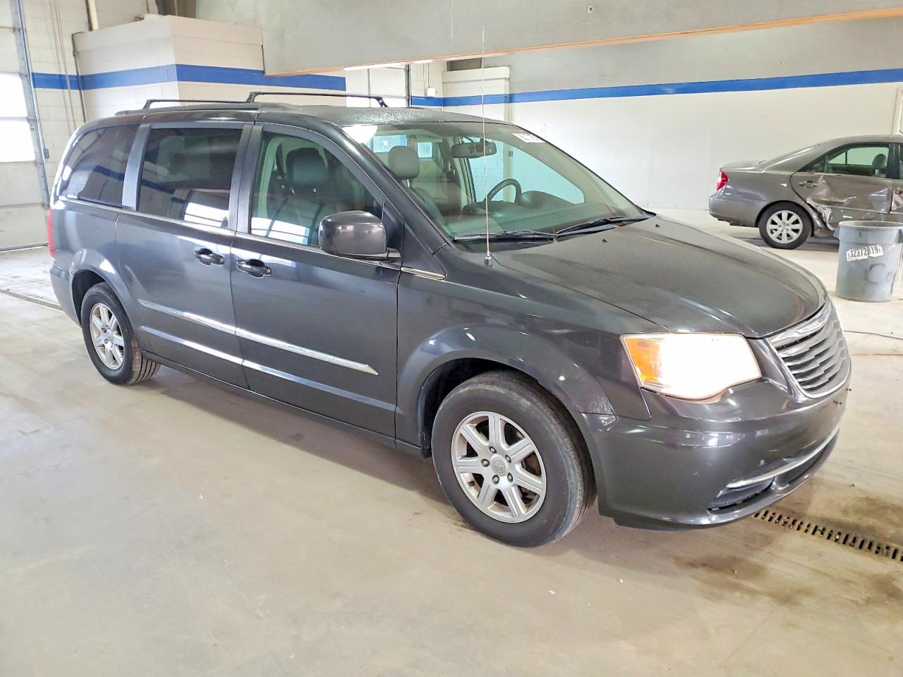 2012 CHRYSLER TOWN & COUNTRY TOURING photo 4