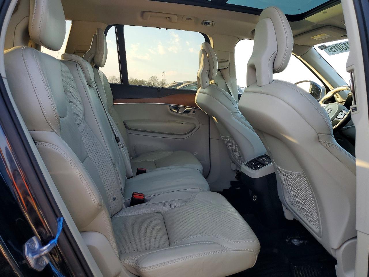 2017 VOLVO XC90 T6 photo 11