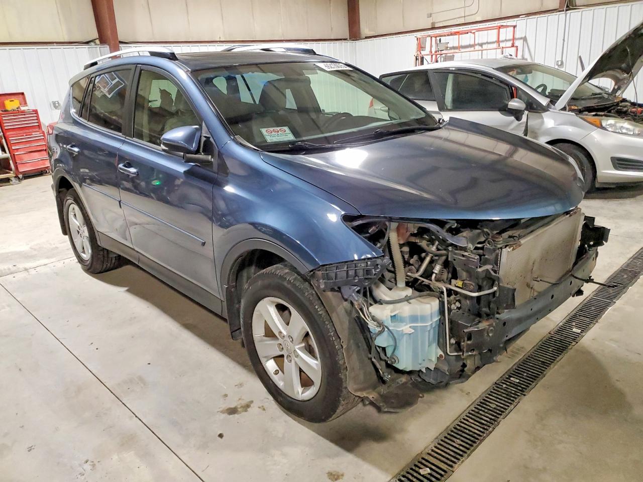 2013 TOYOTA RAV4 XLE photo 4