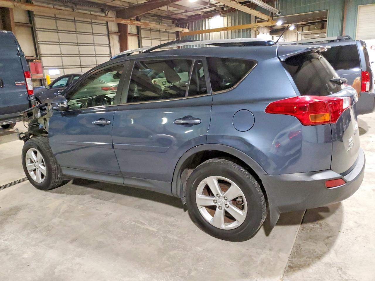 2013 TOYOTA RAV4 XLE photo 2