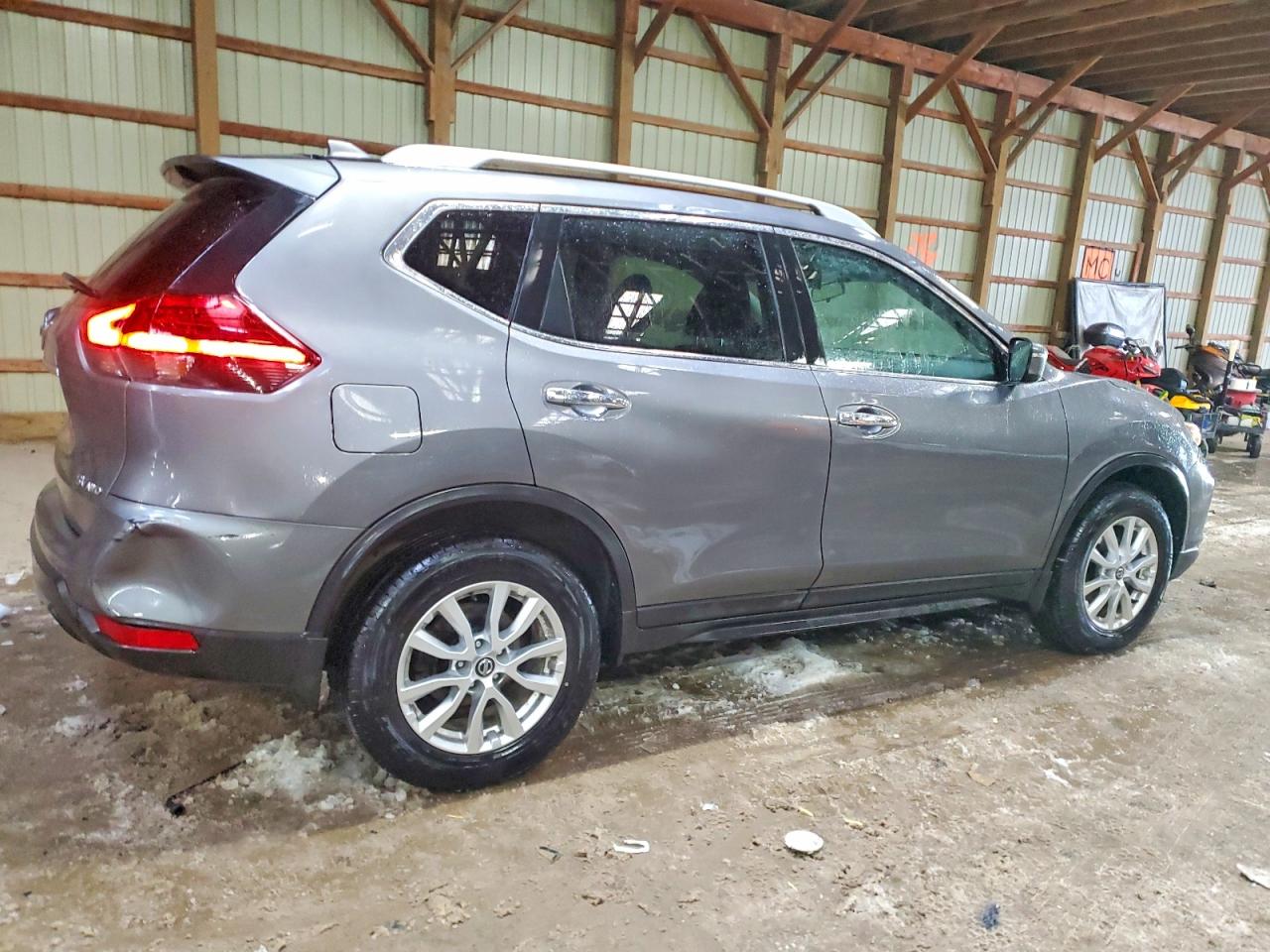 2017 NISSAN ROGUE SV photo 3