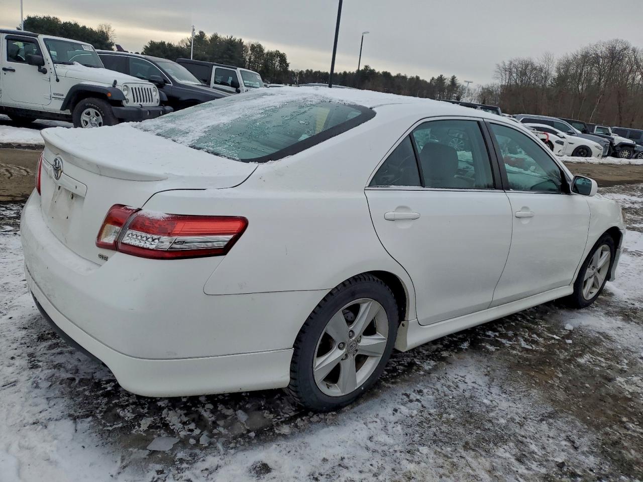 2010 TOYOTA CAMRY BASE photo 3