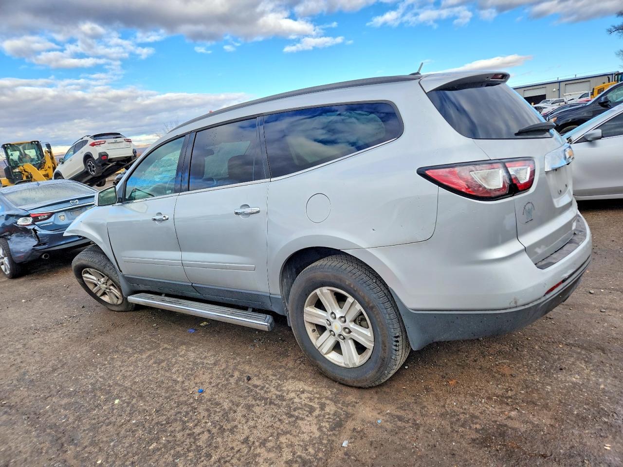 2014 CHEVROLET TRAVERSE LT photo 2