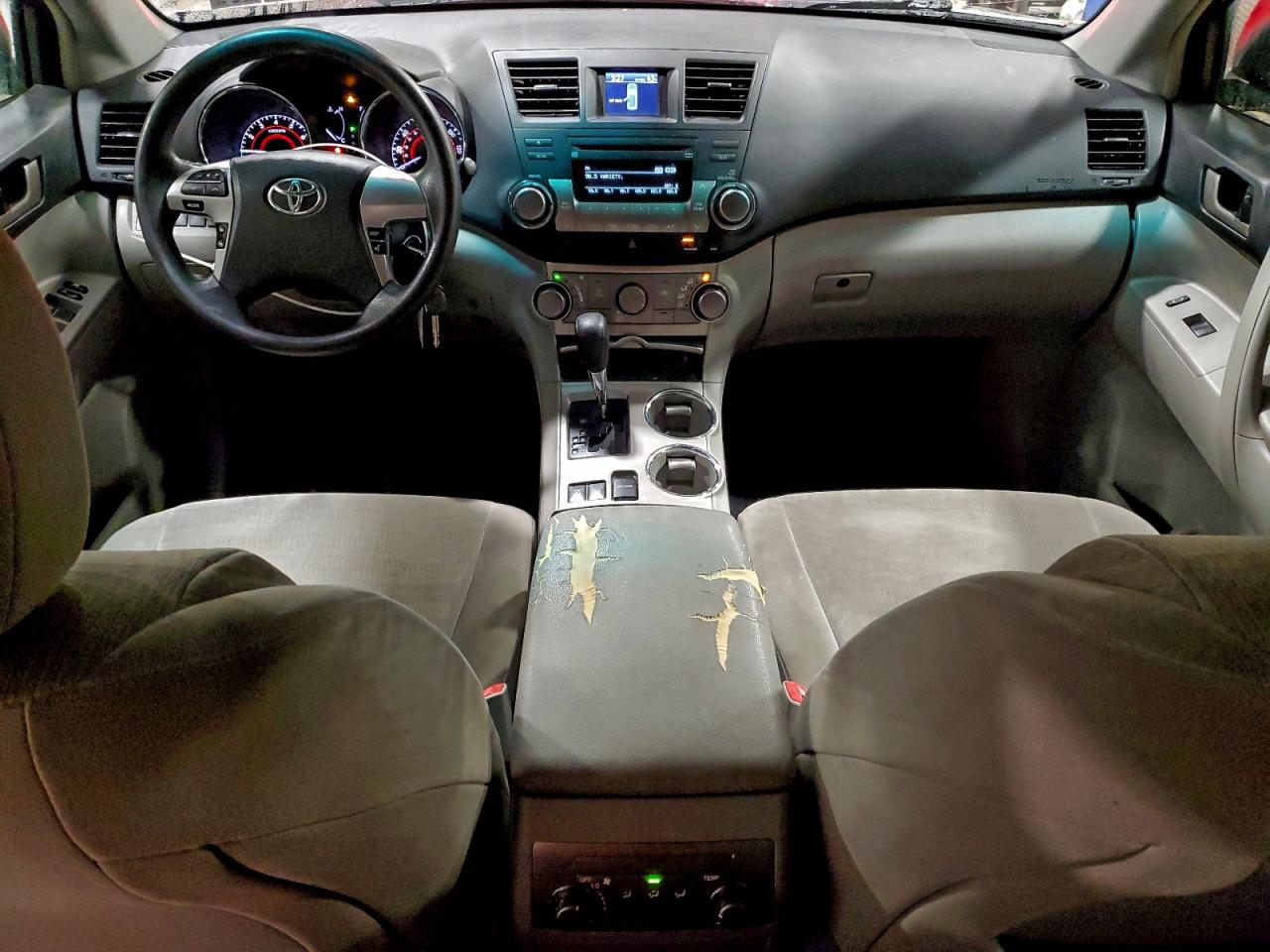 2011 TOYOTA HIGHLANDER BASE photo 8