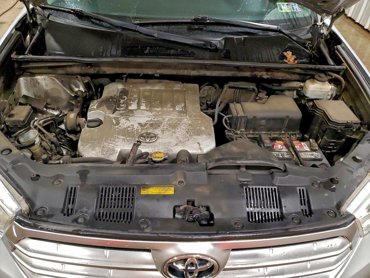 2011 TOYOTA HIGHLANDER BASE photo 12