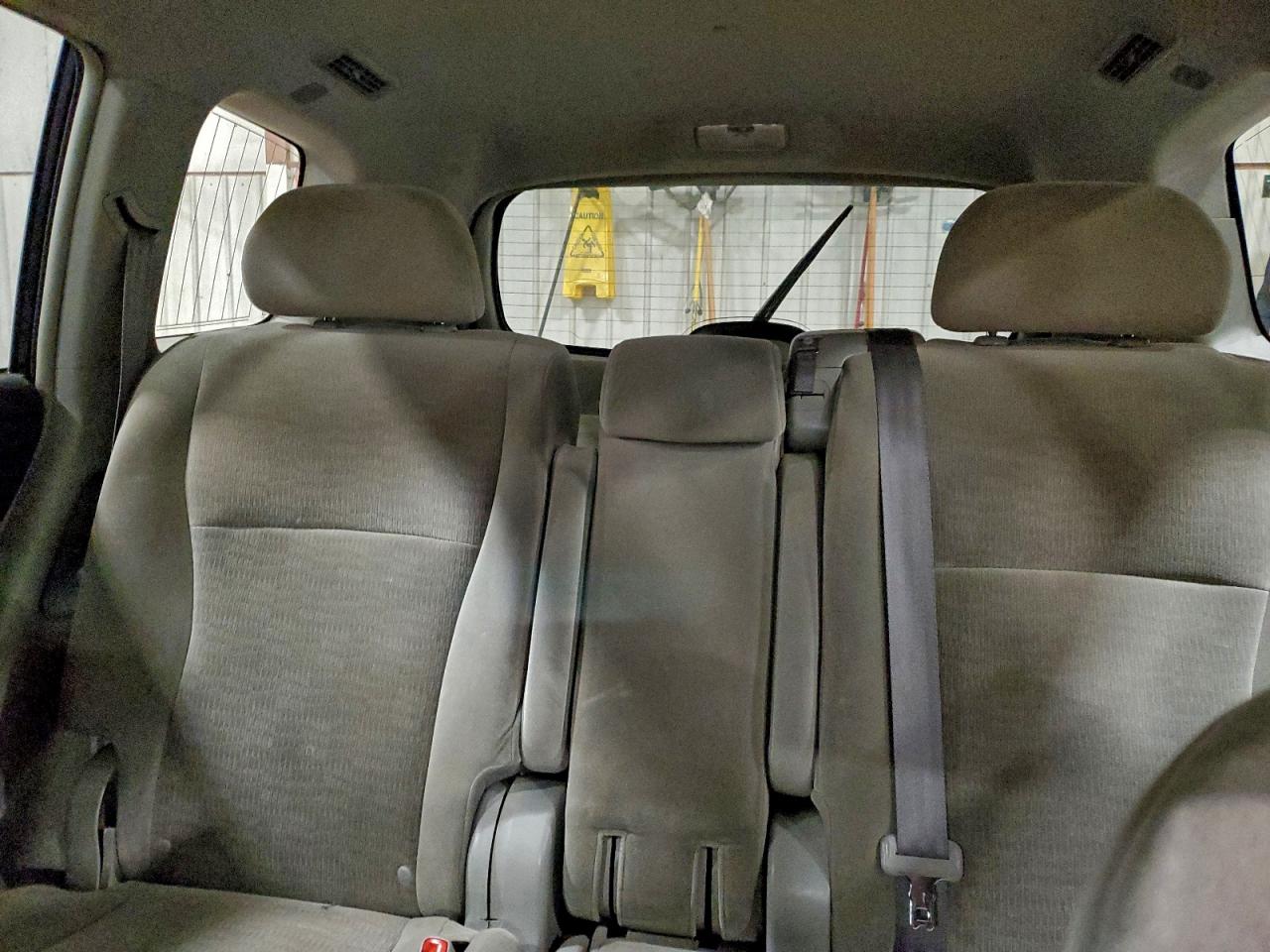 2011 TOYOTA HIGHLANDER BASE photo 10