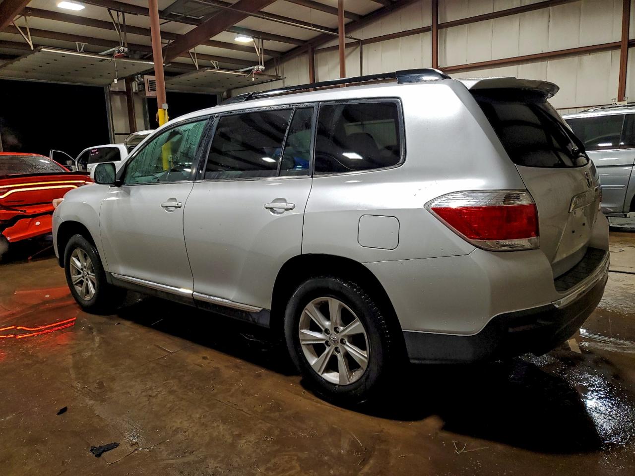 2011 TOYOTA HIGHLANDER BASE photo 2