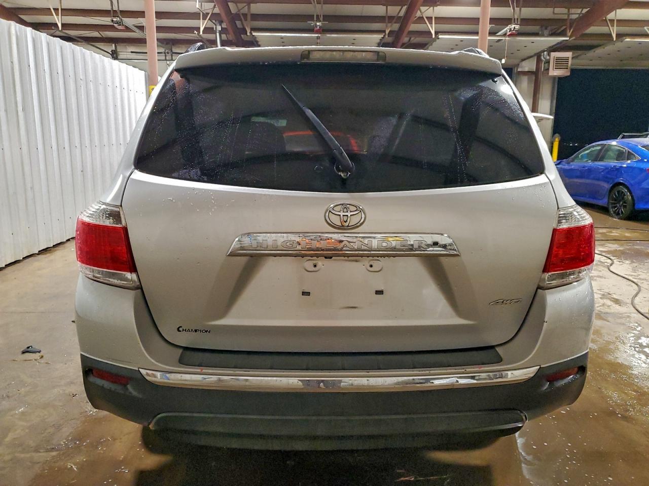 2011 TOYOTA HIGHLANDER BASE photo 6