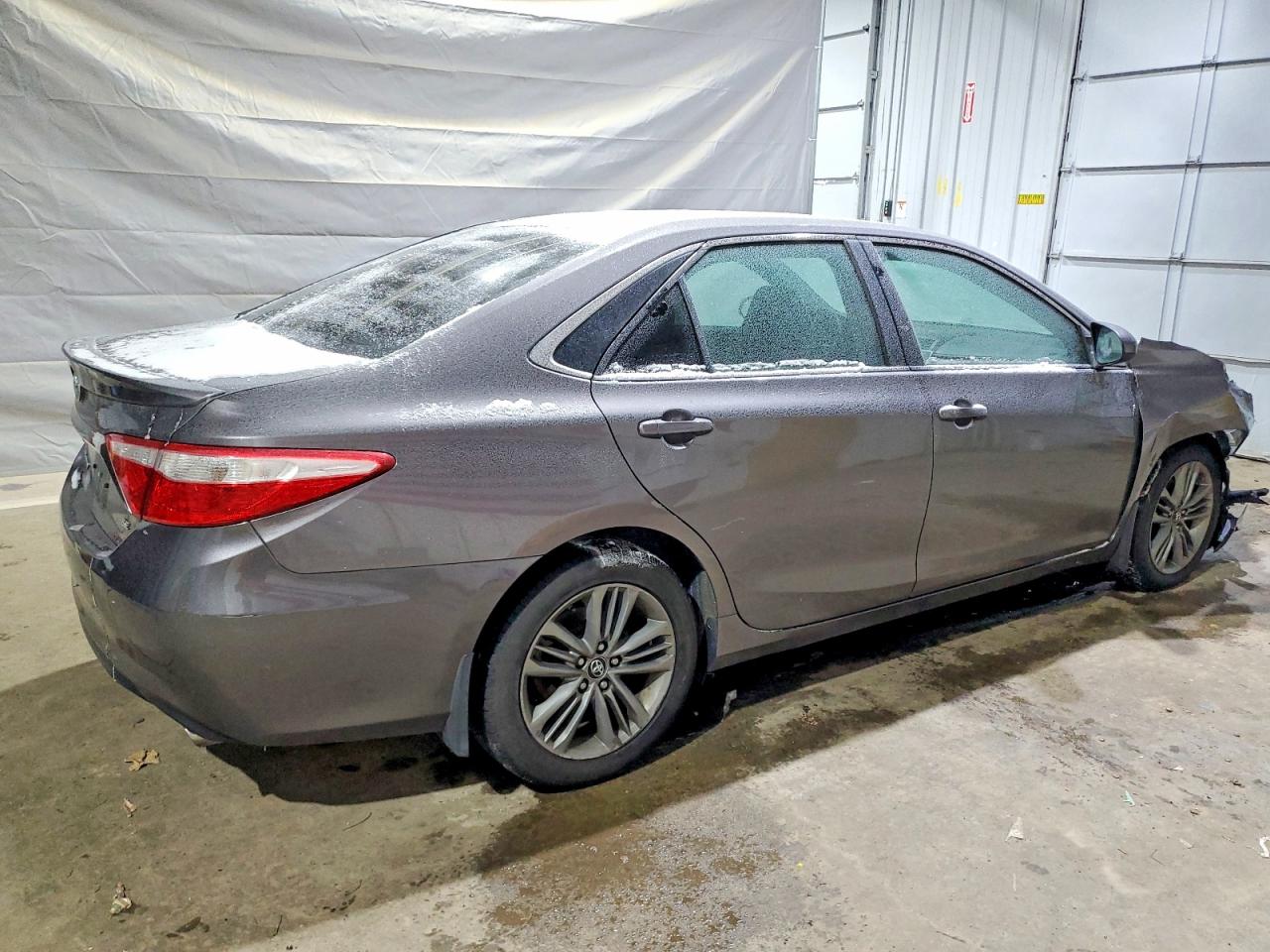 2017 TOYOTA CAMRY LE photo 5