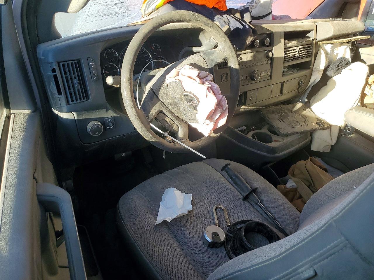 2016 GMC SAVANA BOX TRUCK photo 8