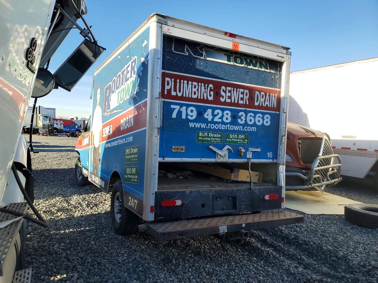 2016 GMC SAVANA BOX TRUCK photo 2