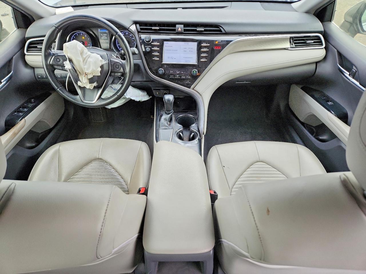 2018 TOYOTA CAMRY L photo 8
