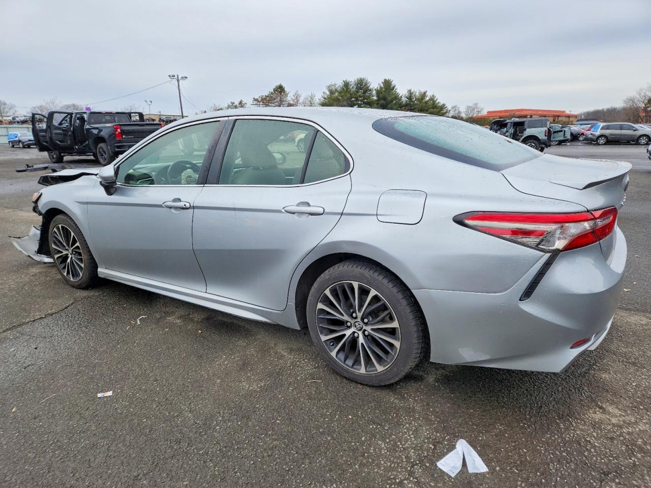 2018 TOYOTA CAMRY L photo 2