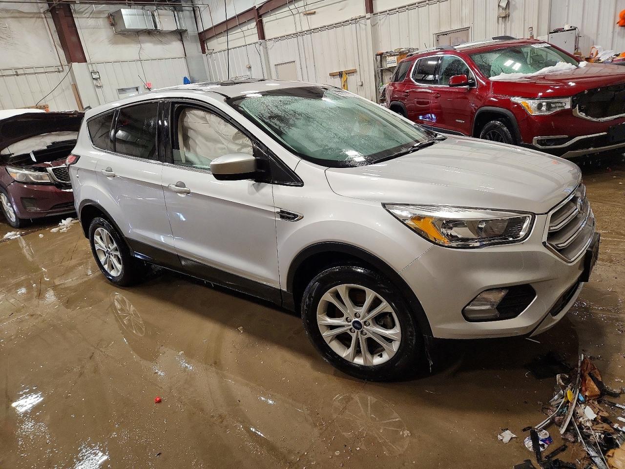 2017 FORD ESCAPE SE photo 4