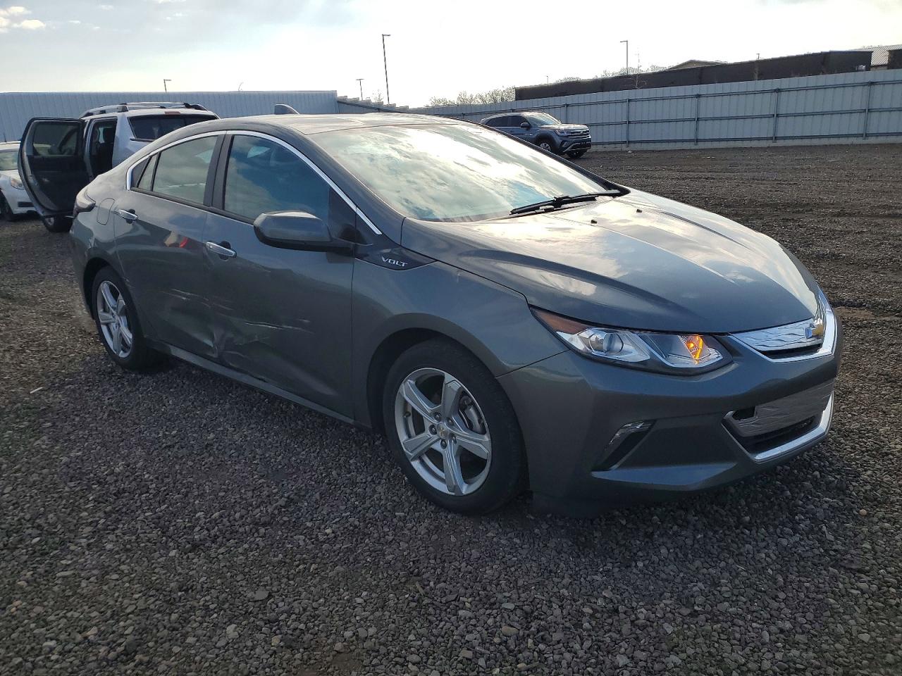 2017 CHEVROLET VOLT LT photo 4