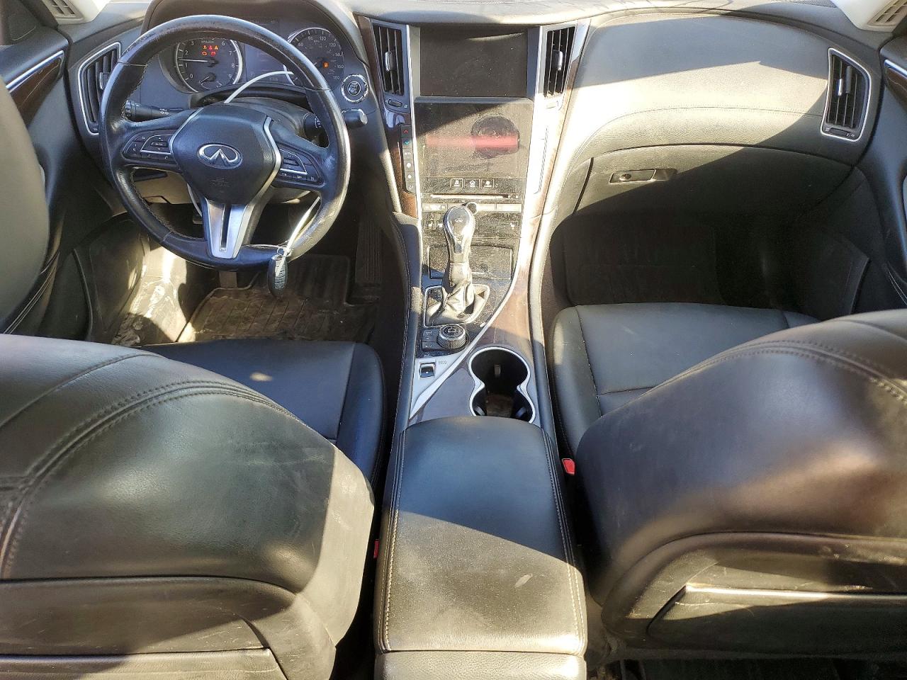 2018 INFINITI Q50 LUXE photo 8