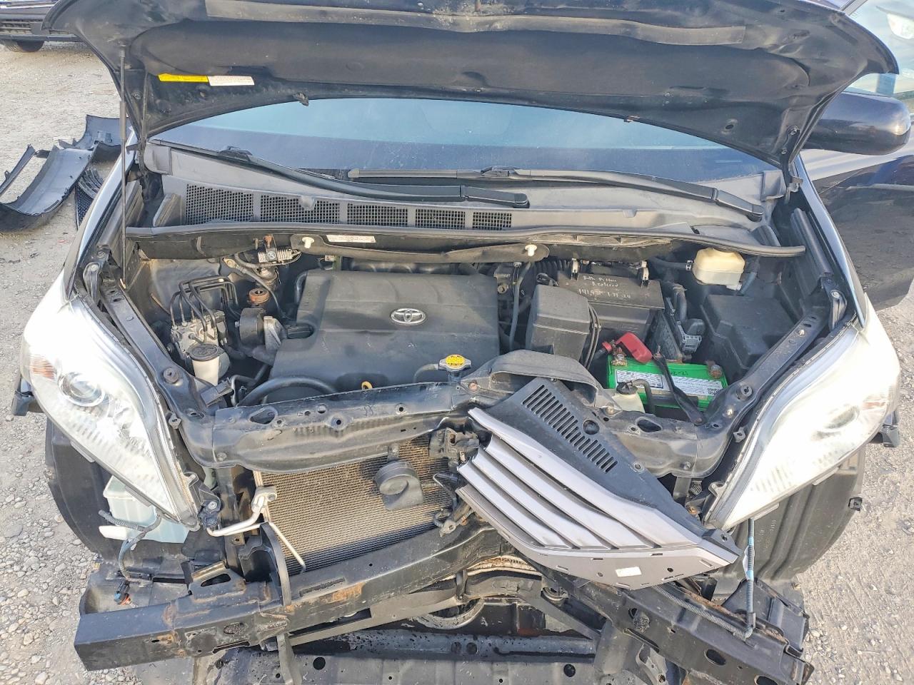 2016 TOYOTA SIENNA XLE photo 12