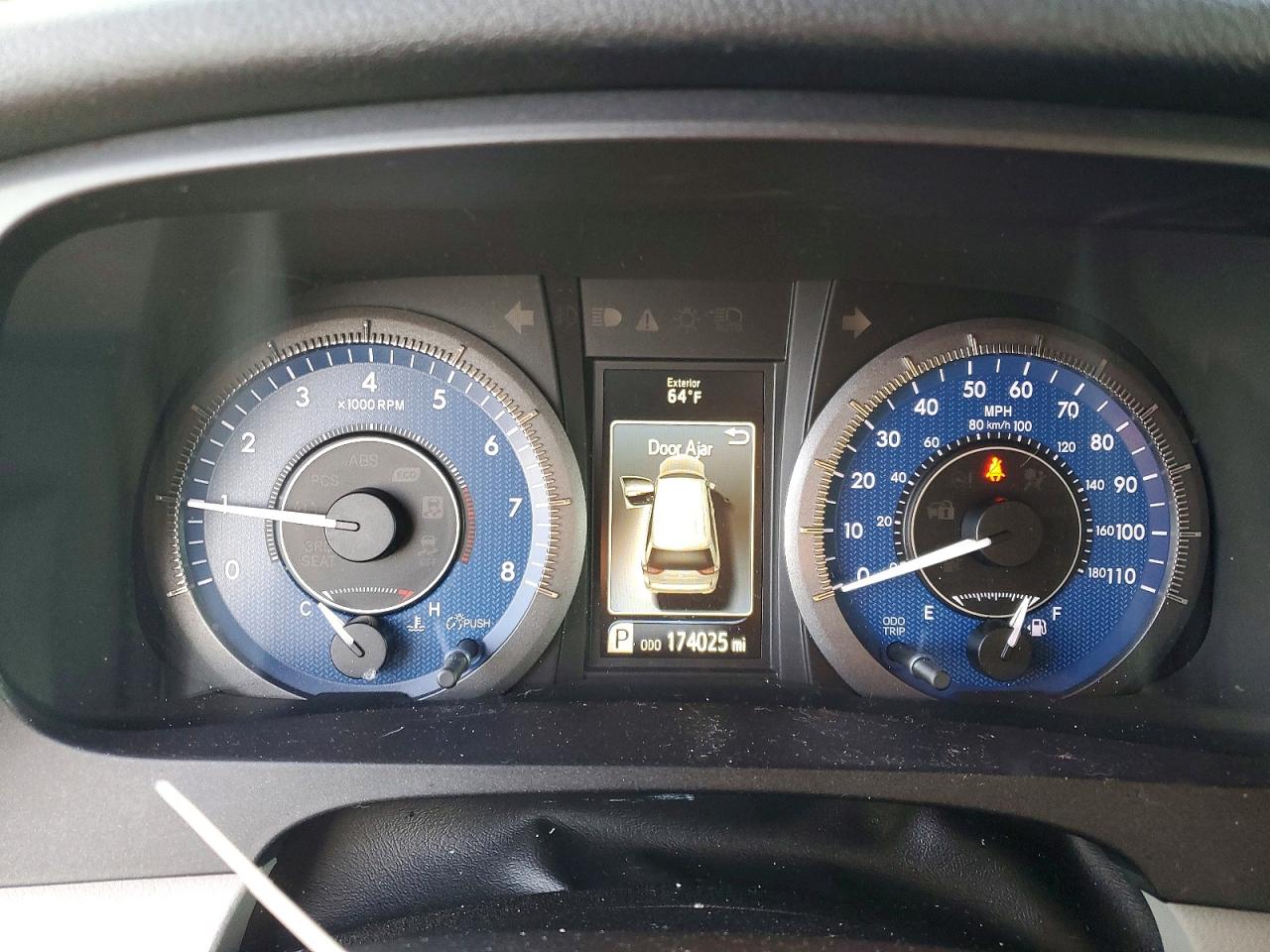 2016 TOYOTA SIENNA XLE photo 9