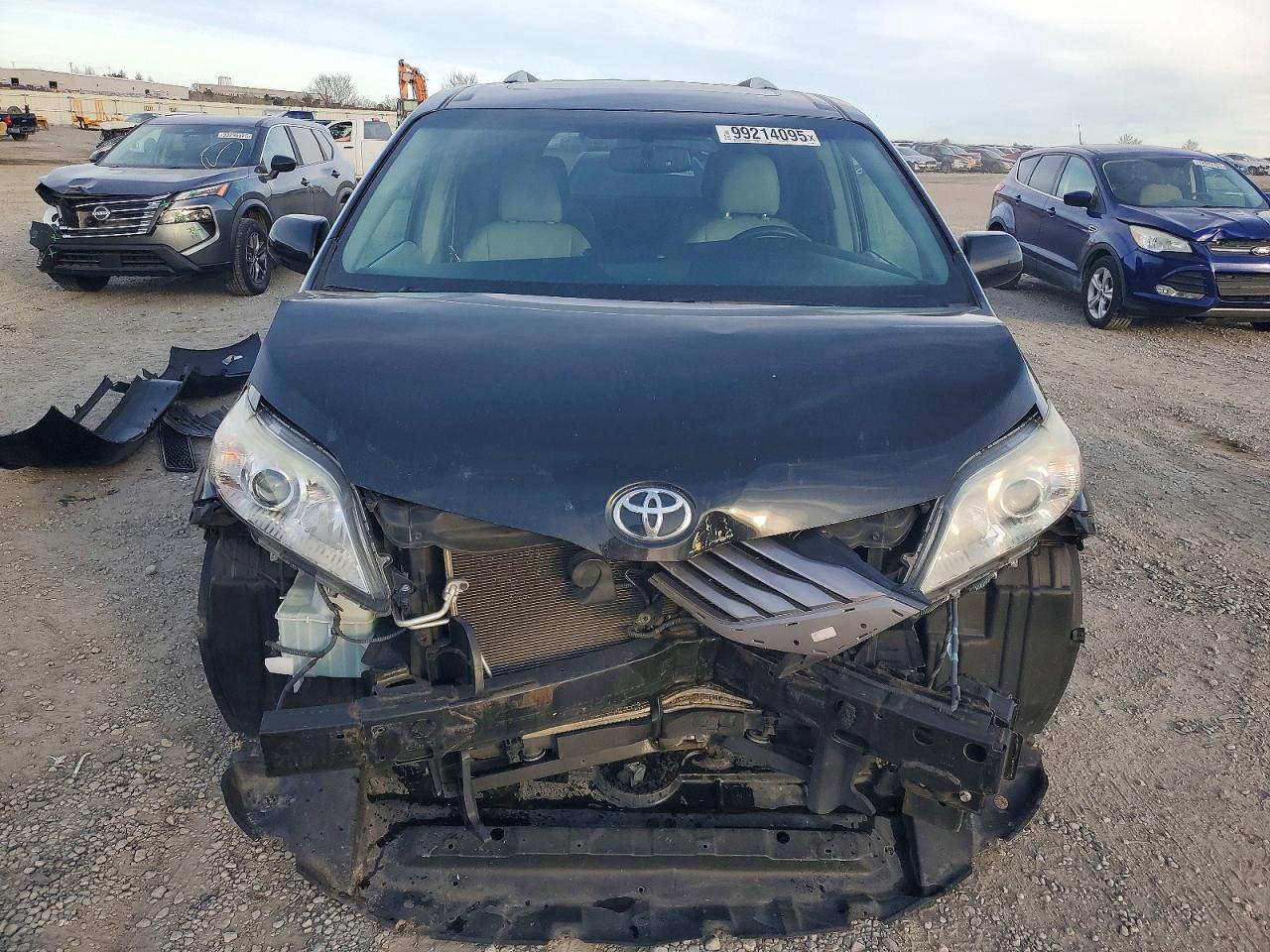 2016 TOYOTA SIENNA XLE photo 5