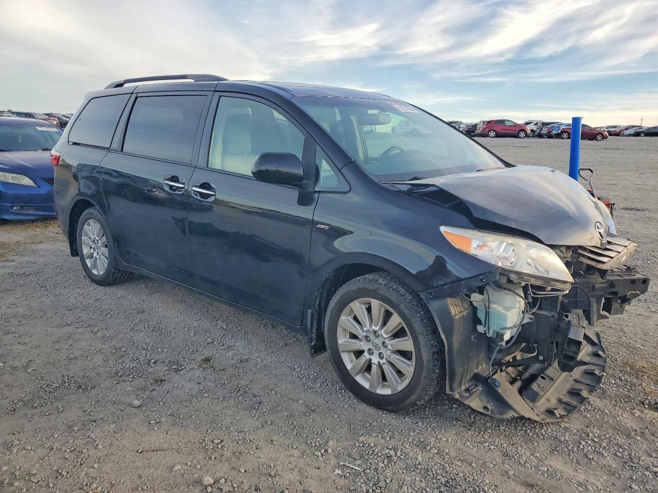 2016 TOYOTA SIENNA XLE photo 4