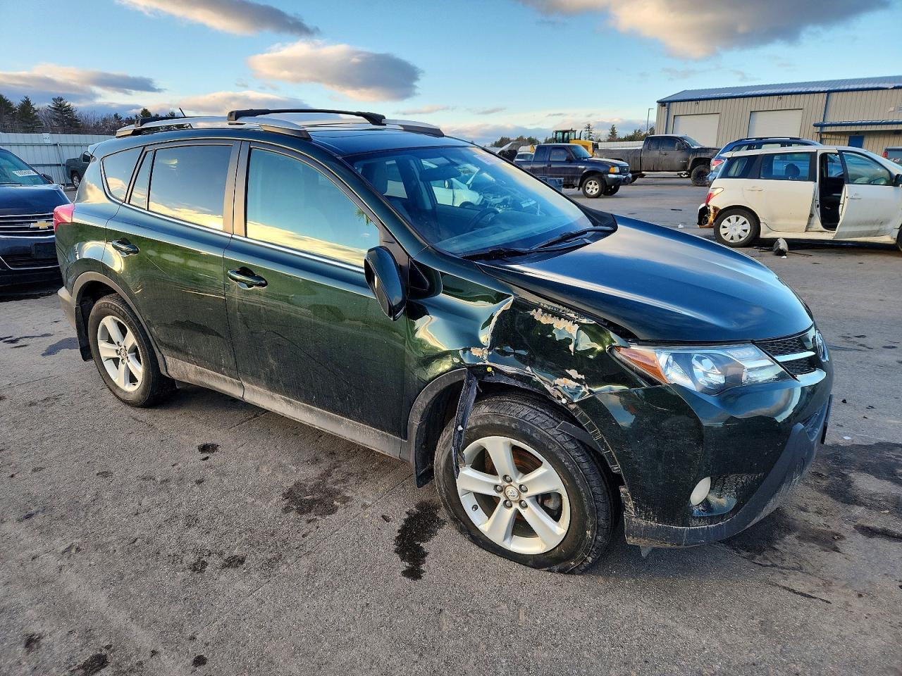 2013 TOYOTA RAV4 XLE photo 4