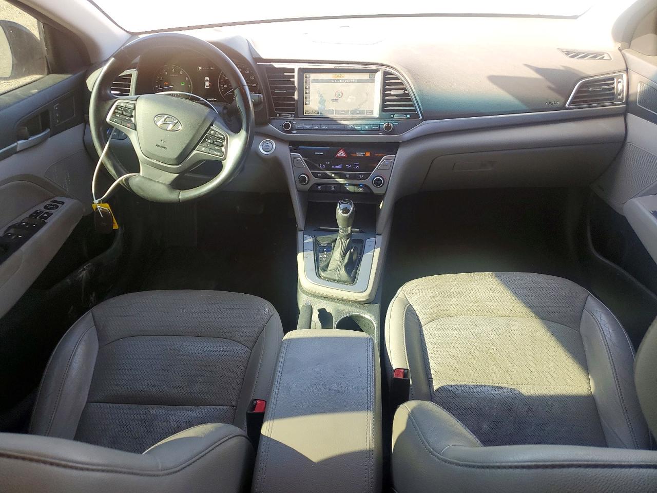 2017 HYUNDAI ELANTRA SE photo 8