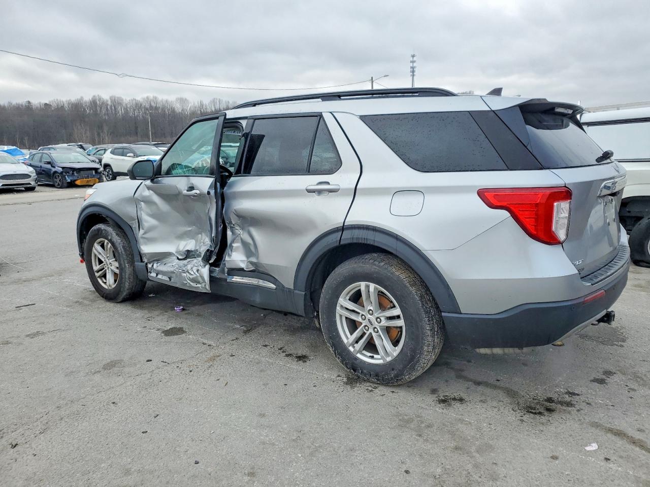 2021 FORD EXPLORER XLT photo 4