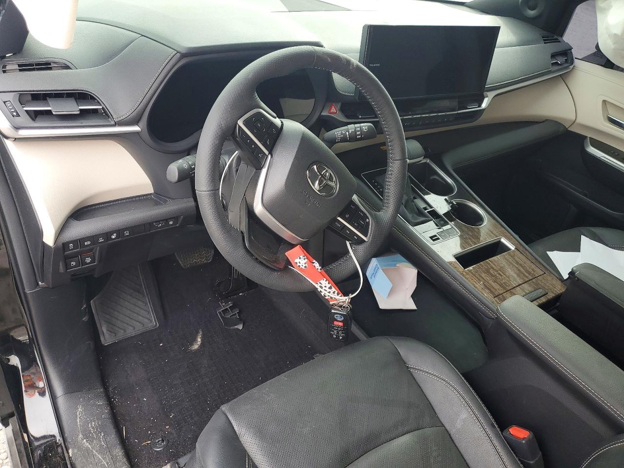 2025 TOYOTA SIENNA PLATINUM 7-PASSENGER photo 8