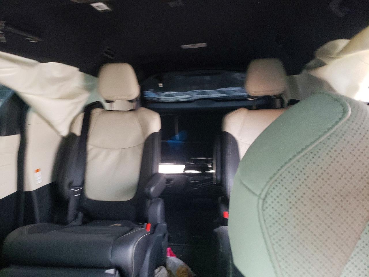2025 TOYOTA SIENNA PLATINUM 7-PASSENGER photo 10