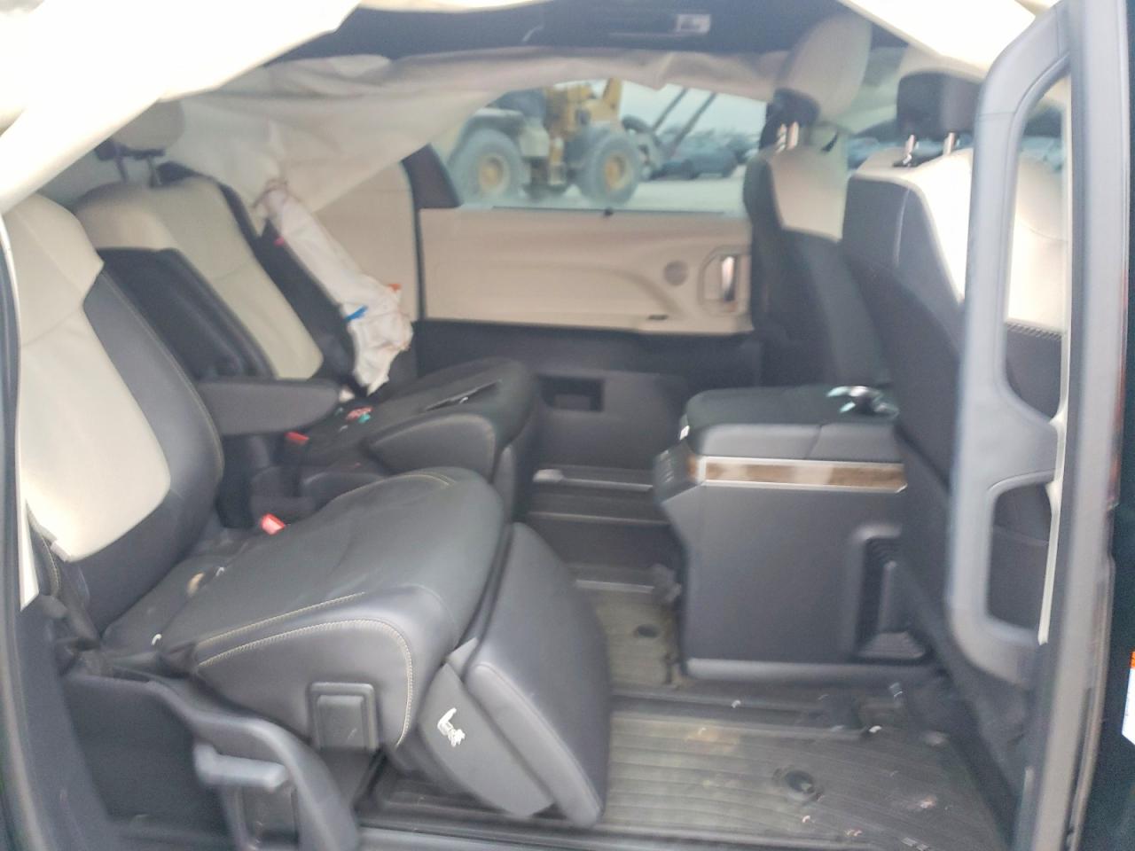2025 TOYOTA SIENNA PLATINUM 7-PASSENGER photo 11