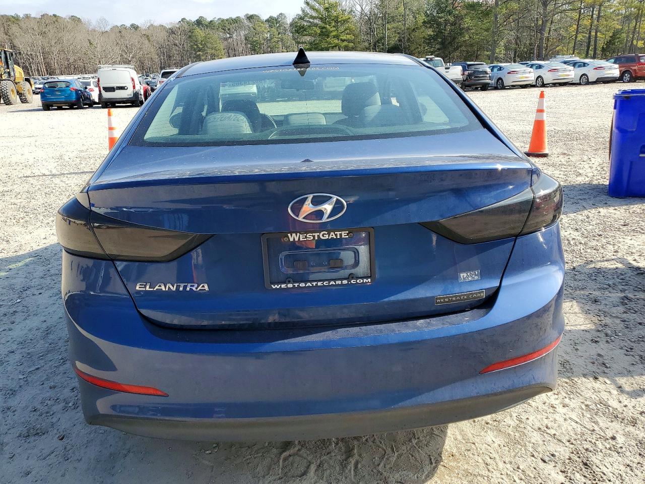 2017 HYUNDAI ELANTRA SE photo 6