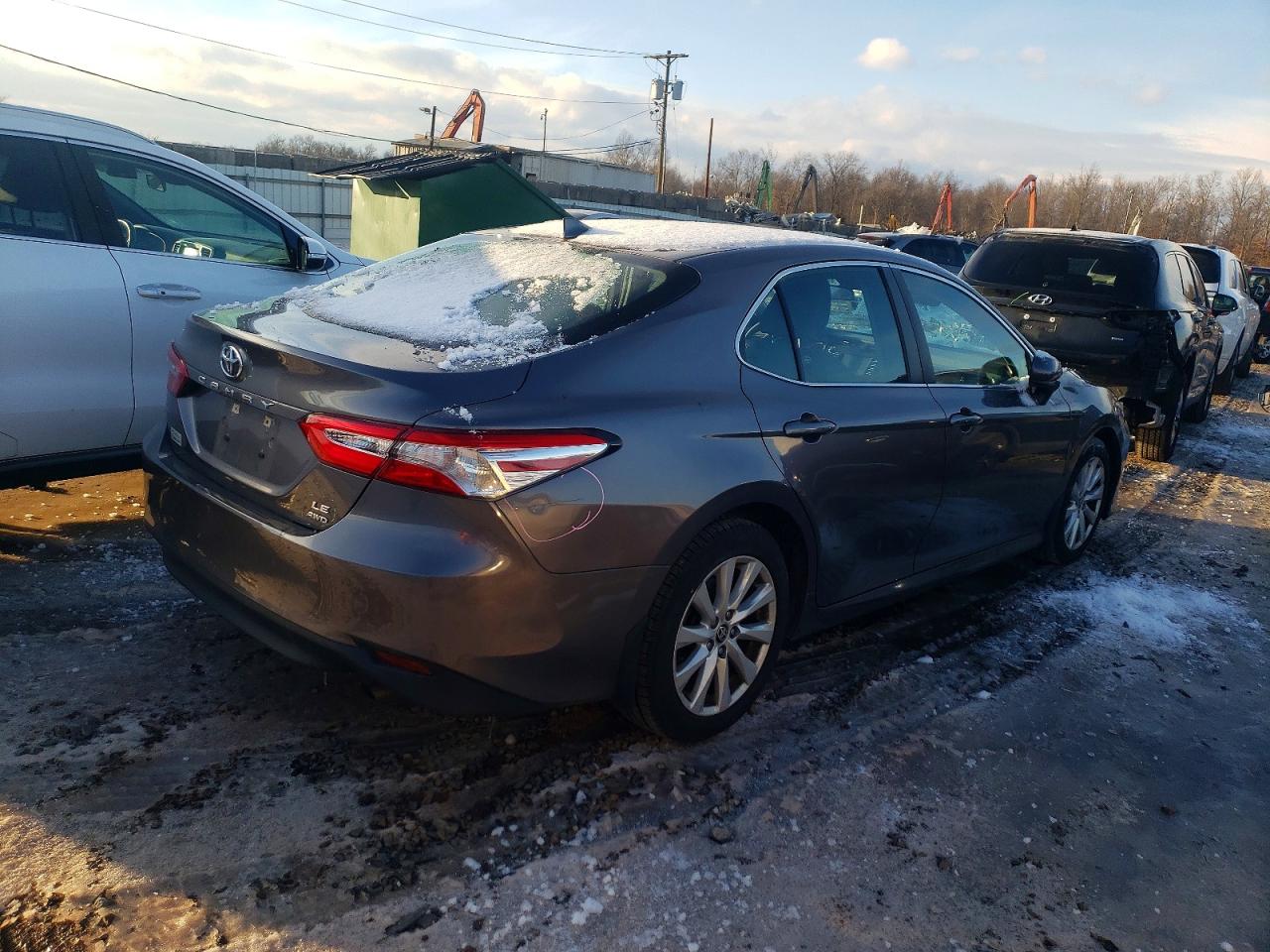 2020 TOYOTA CAMRY LE photo 3