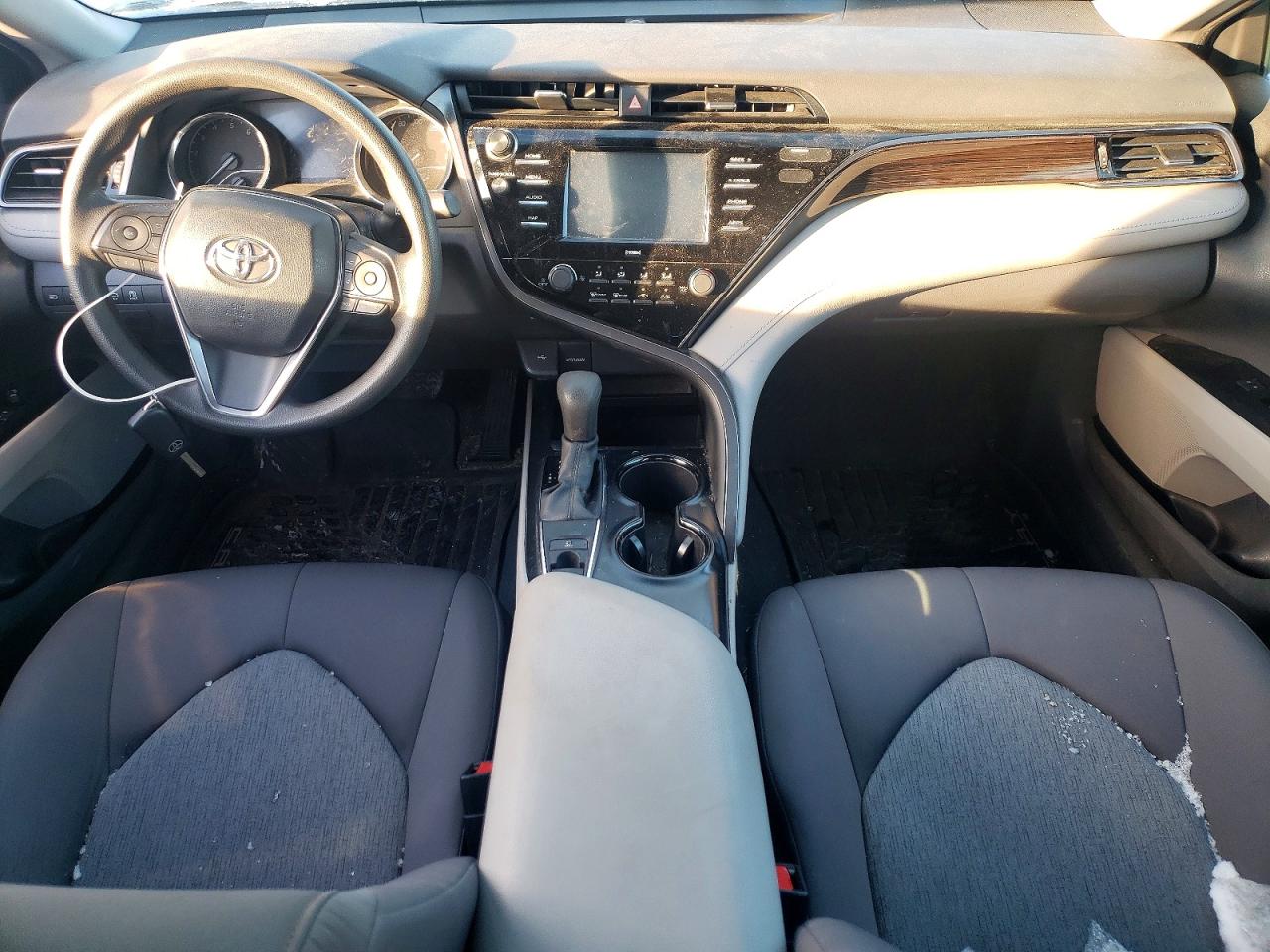 2020 TOYOTA CAMRY LE photo 8