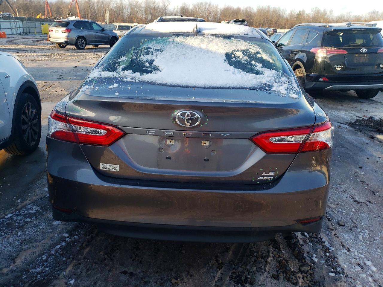 2020 TOYOTA CAMRY LE photo 6